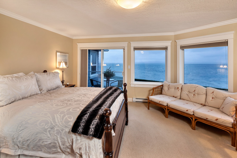 9458 Lochside Drive | Sidney, BC | Gay Helmsing & Anthea Helmsing | www.helmsinghomesforsale.com