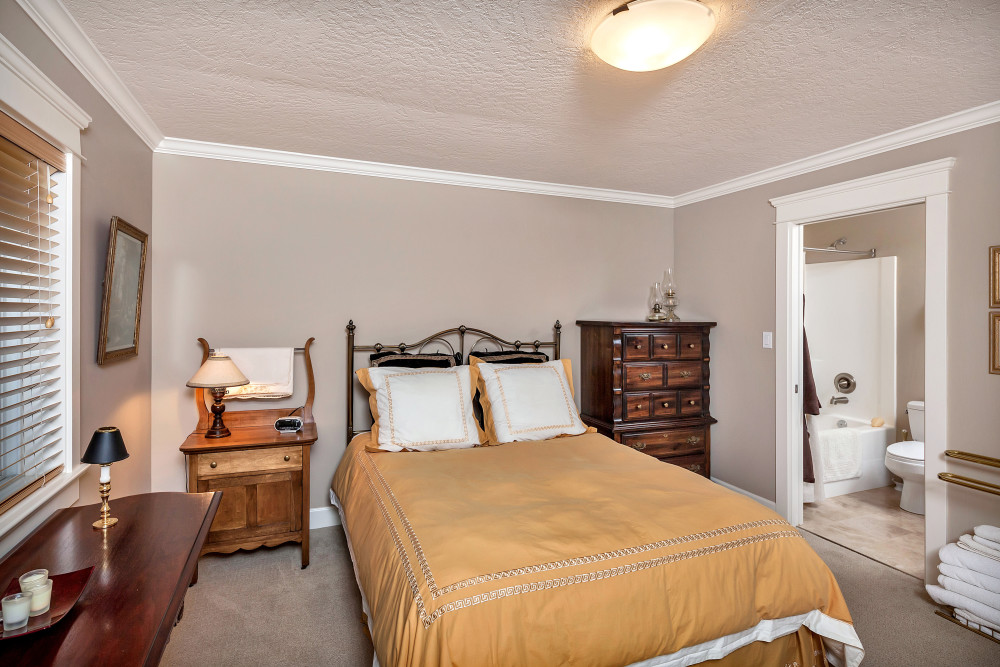 9458 Lochside Drive | Sidney, BC | Gay Helmsing & Anthea Helmsing | www.helmsinghomesforsale.com